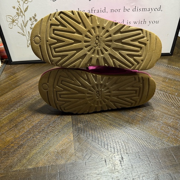 UGG Fuchsia Suede Women's Boots SZ 6- Box11 - Picture 6 of 7